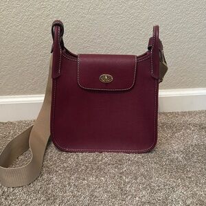 Dooney & Bourke Penrose 2 Messenger 25 
✨BRAND NEW!!